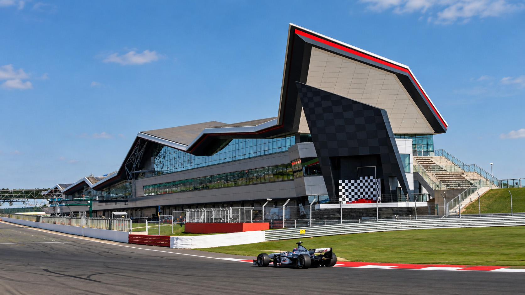 حلبة سيلفرستون البريطانية Silverstone