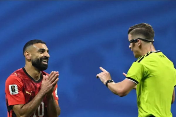 «العالم ينصف مصر».. صحف دولية تهاجم التحكيم وتؤكد: الفراعنة غادروا كأس العالم مرفوعي الرأس