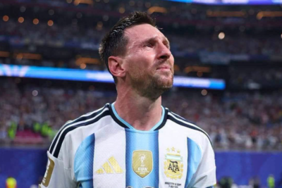 طيار إسباني يخدع مشجعي الأرجنتين داخل الطائرة بعد نهائي كأس العالم.. لحظات فرح تحولت إلى صدمة في ثوانٍ