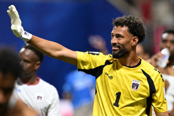 فوزينيا ينتقل إلى كولو كولو بعد تألقه في كأس العالم 2026.. حارس الرأس الأخضر يبدأ مغامرة جديدة