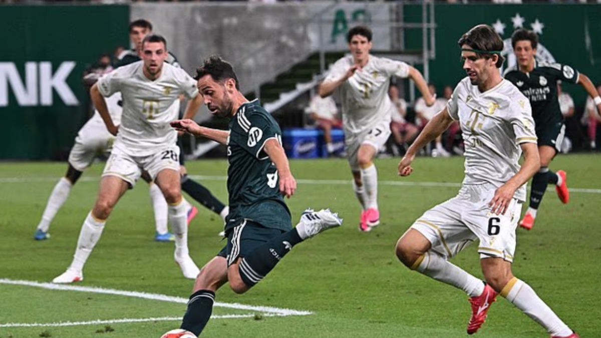 مورينيو ينتقد جاهزية بيرناردو سيلفا بعد ظهوره الأول مع ريال مدريد.. «لا يتدرب في الإجازة»
