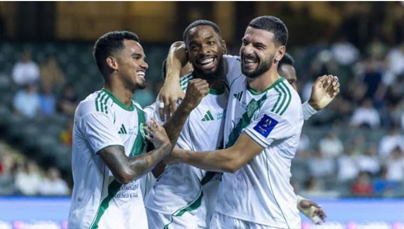 الأهلي يسقط أمام القادسية بثلاثية.. والاتحاد يقلب الطاولة على الفيحاء