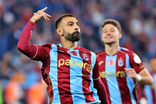 قضية المراهنات تضرب طرابزون سبور.. هل يقترب محمد صلاح من الرحيل؟